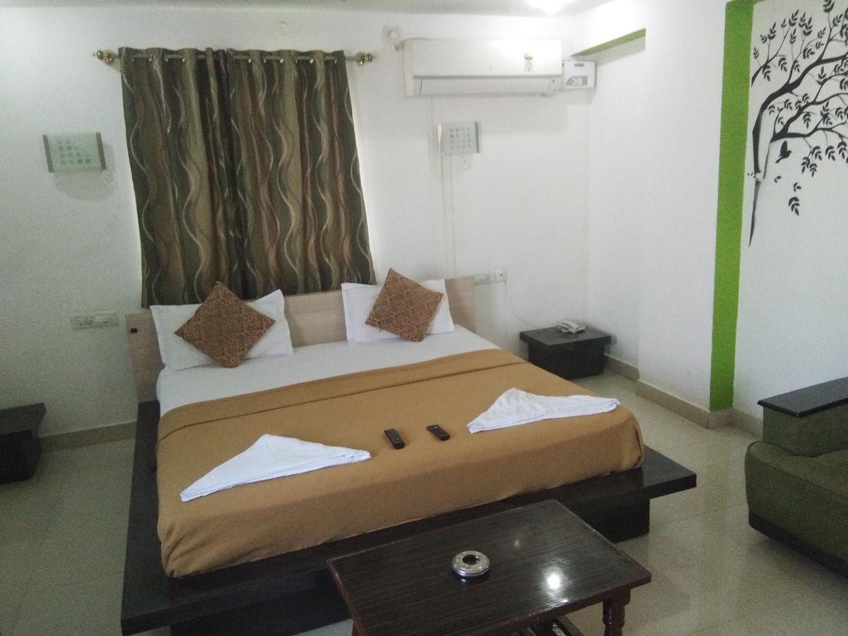 Sairam Residency Hotel Тирупати Екстериор снимка