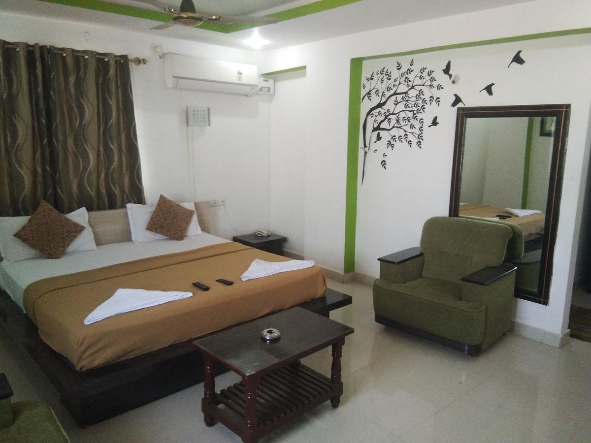 Sairam Residency Hotel Тирупати Екстериор снимка