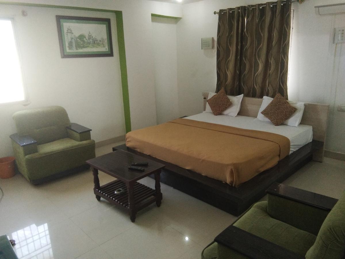 Sairam Residency Hotel Тирупати Екстериор снимка